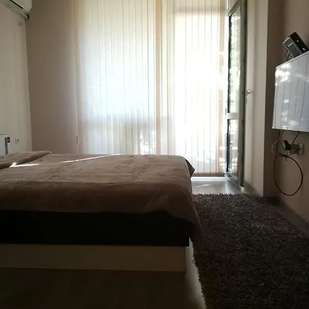 луксозен в идеалния център на град Διαμέρισμα Σαντάνσκι